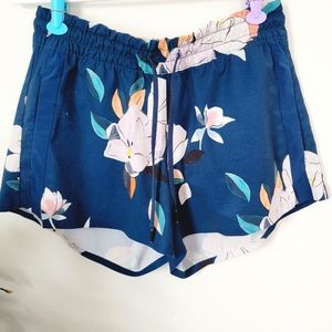 42 - Athleta quick dry shorts